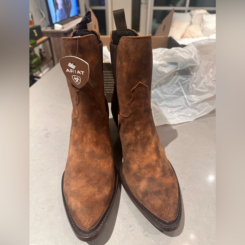 Ariat women’s Distressed Brown ankle Booties